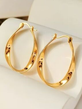 Gold Hoop Earrings Minimal Oval Hoops Lightweight Everyday Jewelry